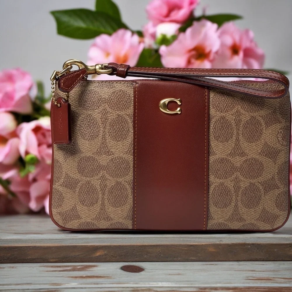 - Coach Womens Coated Canvas Signature Small Wristlet (new) - Picture 3 of 7